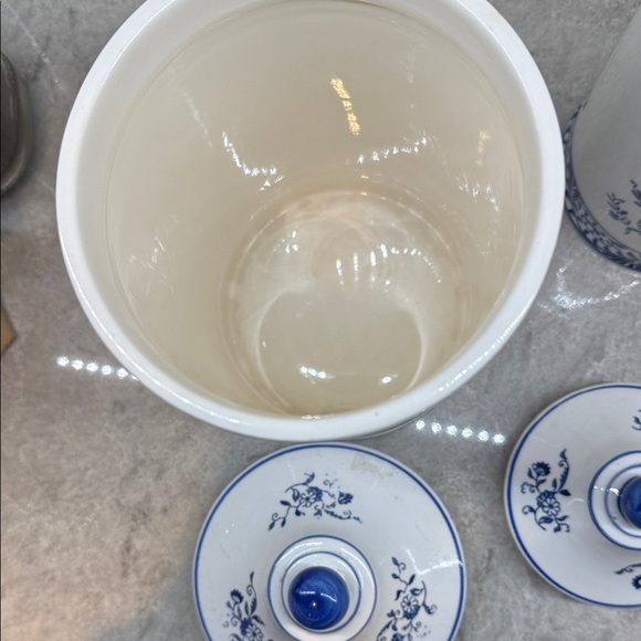 Vintage Blue & White ceramic Blue Onion pattern Canister Set 10.5, 9.5, 6.5 inch - Picture 3 of 9